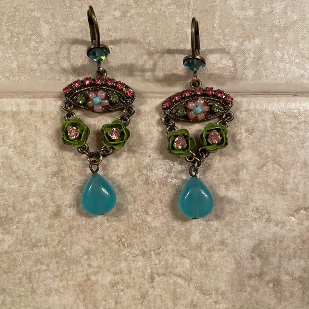 Beautiful Hanging Earrings Roses & Rhinestones - Picture 2 of 5